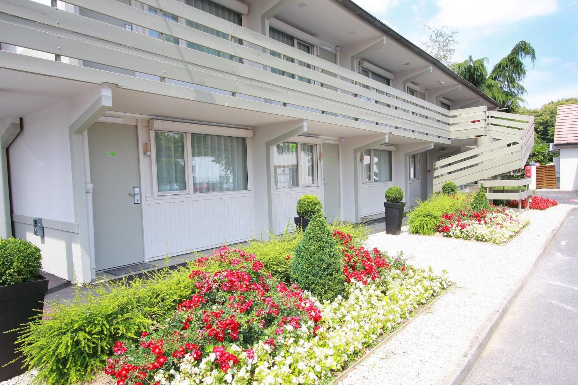 Campanile Montesson - Le Vesinet Hotel Exterior foto
